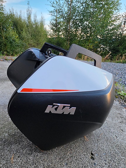 KTM 1290 Super Duke GT 29 of 30
