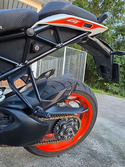 KTM 1290 Super Duke GT 27 of 30