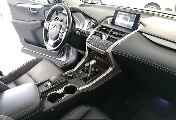 Lexus NX300h 16 of 21