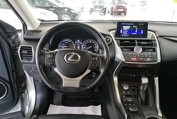Lexus NX300h 6 of 21