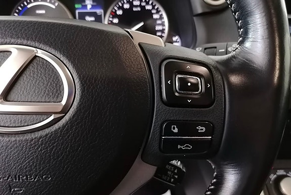 Lexus NX300h 12 of 21