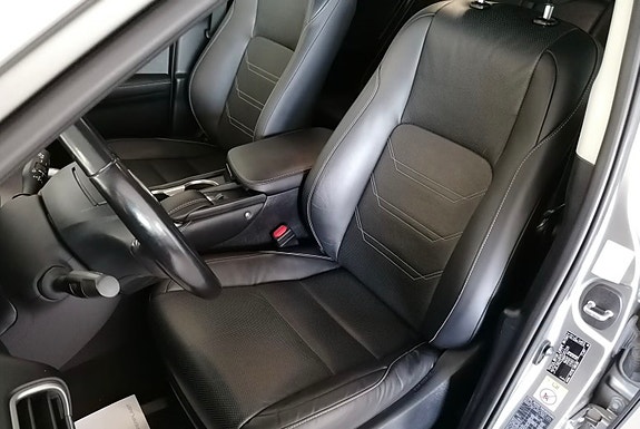 Lexus NX300h 9 of 21
