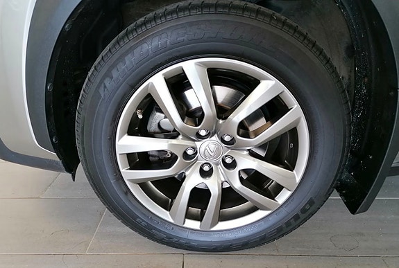 Lexus NX300h 20 of 21