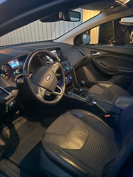 Ford Focus 2 of 8