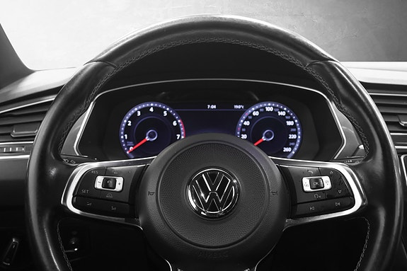 Volkswagen Tiguan 12 of 30