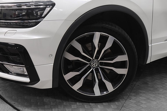 Volkswagen Tiguan 3 of 30