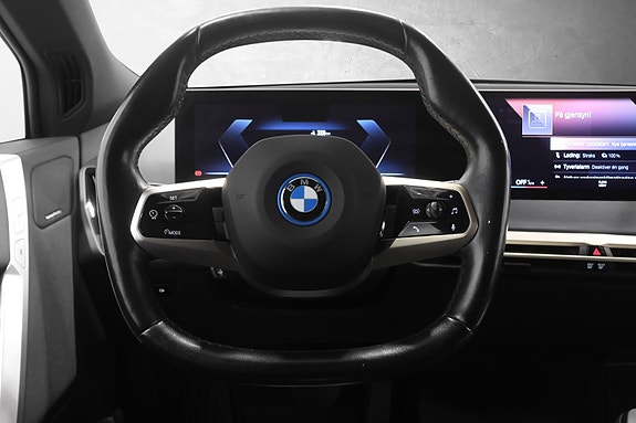 BMW iX 11 of 30