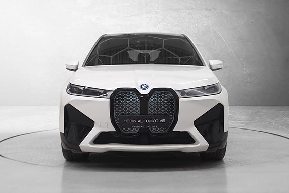 BMW iX 9 of 30
