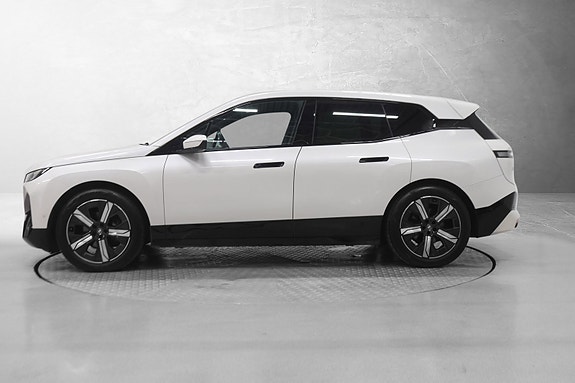 BMW iX 2 of 30