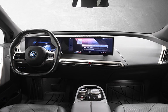 BMW iX 24 of 30