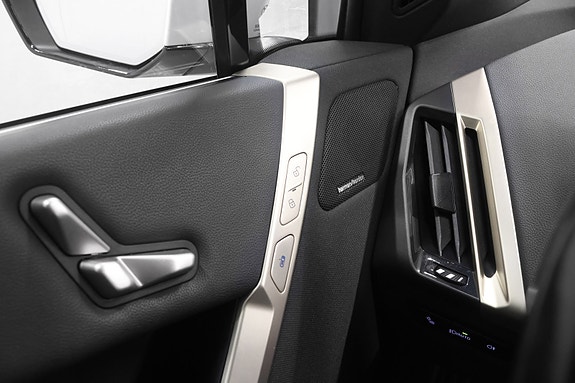 BMW iX 27 of 30