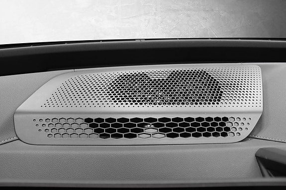 BMW iX 28 of 30