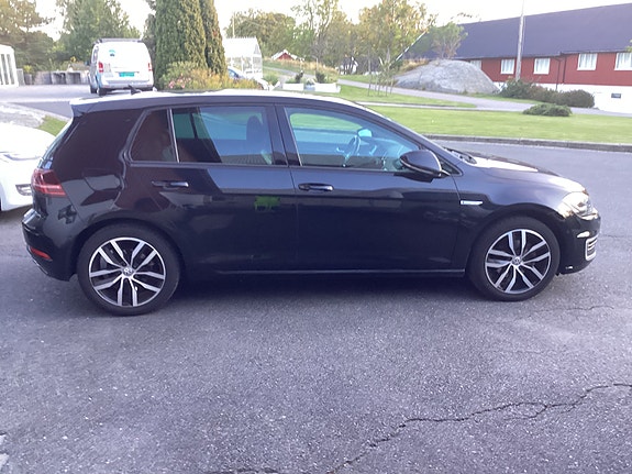 Volkswagen e-Golf VII 10 of 17