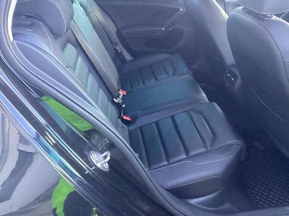 Volkswagen e-Golf VII 13 of 17