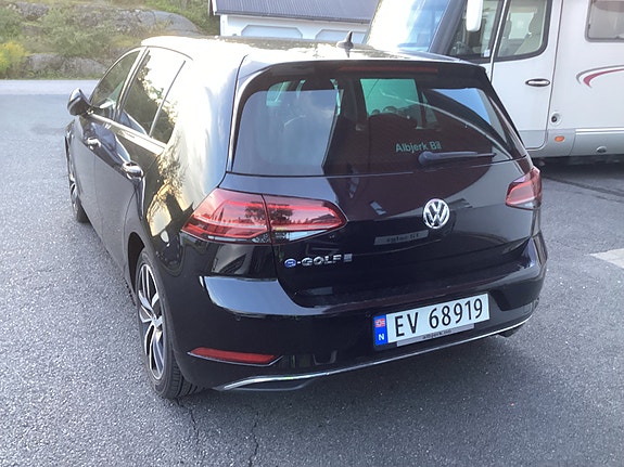 Volkswagen e-Golf VII 8 of 17