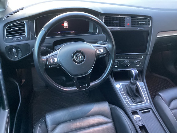 Volkswagen e-Golf VII 11 of 17
