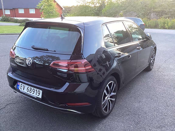 Volkswagen e-Golf VII 9 of 17