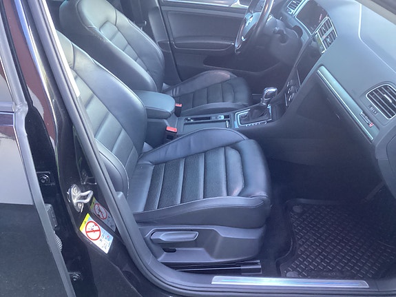 Volkswagen e-Golf VII 15 of 17