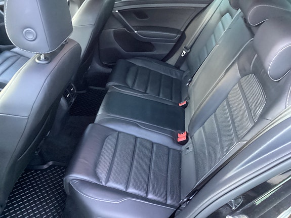 Volkswagen e-Golf VII 12 of 17