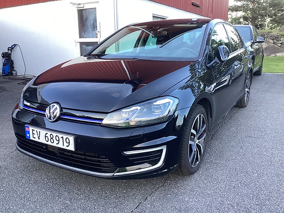 Volkswagen e-Golf VII 4 of 17