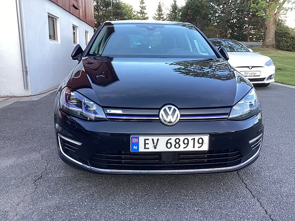 Volkswagen e-Golf VII 2 of 17