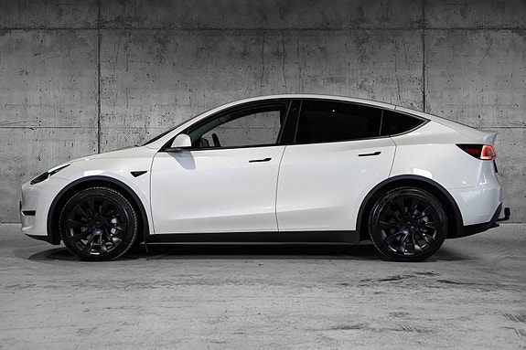 Tesla Model Y 5 of 29
