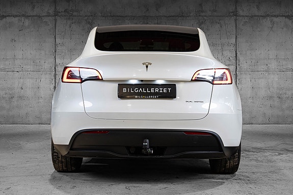 Tesla Model Y 8 of 29
