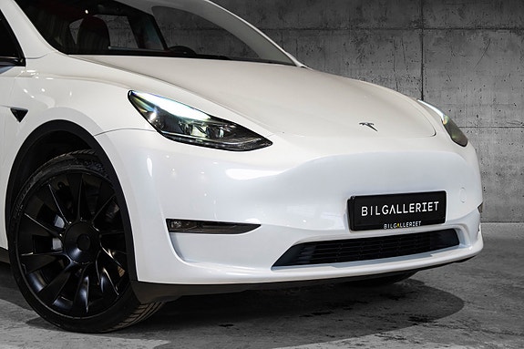 Tesla Model Y 2 of 29