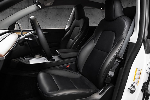 Tesla Model Y 13 of 29