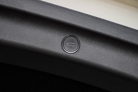 Tesla Model Y 12 of 29