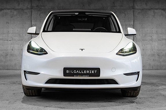 Tesla Model Y 4 of 29