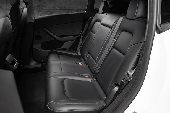Tesla Model Y 16 of 29
