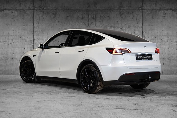 Tesla Model Y 6 of 29