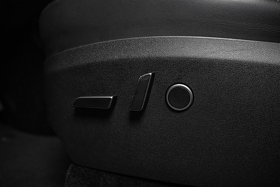 Tesla Model Y 29 of 29