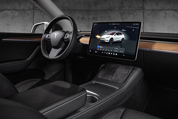 Tesla Model Y 19 of 29