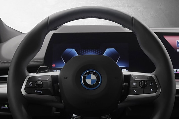 BMW iX1 10 of 30