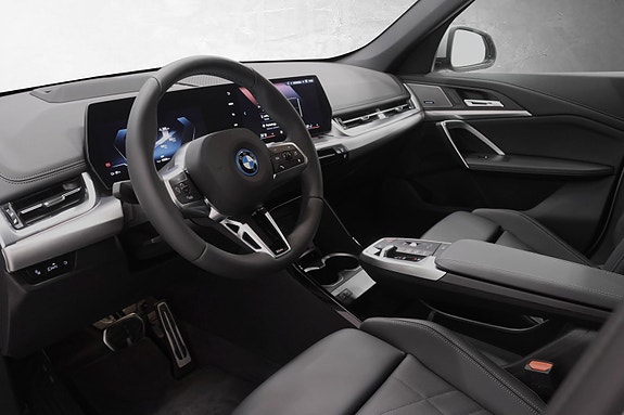 BMW iX1 9 of 30