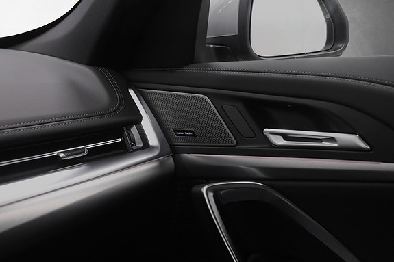 BMW iX1 28 of 30
