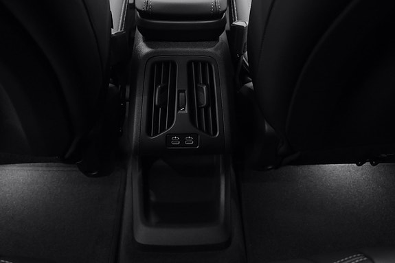 BMW iX1 19 of 30