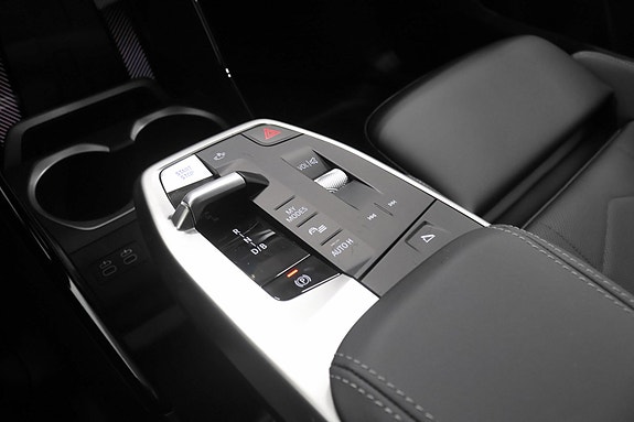 BMW iX1 17 of 30