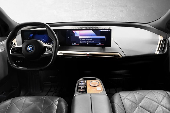 BMW iX 24 of 30
