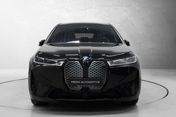 BMW iX 8 of 30