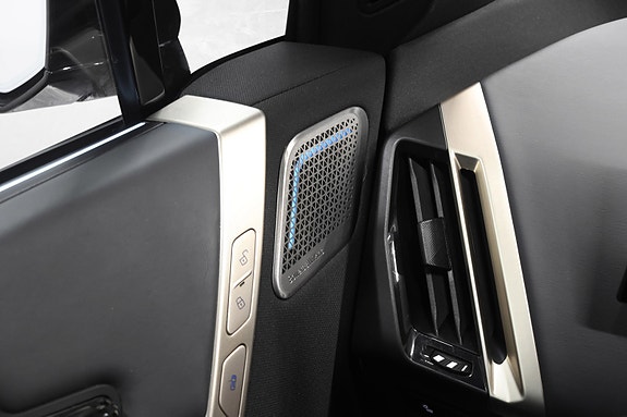 BMW iX 27 of 30