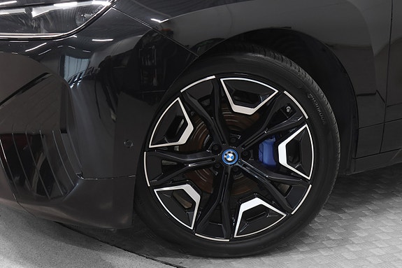 BMW iX 5 of 30