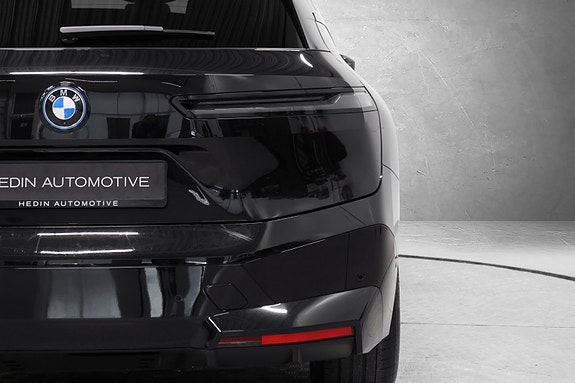 BMW iX 4 of 30