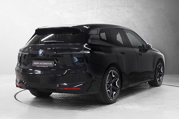 BMW iX 10 of 30