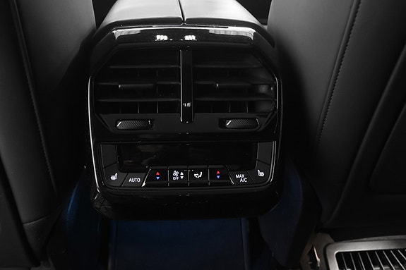 BMW iX 23 of 30