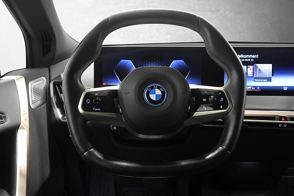 BMW iX 12 of 30