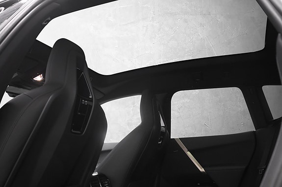 BMW iX 20 of 30