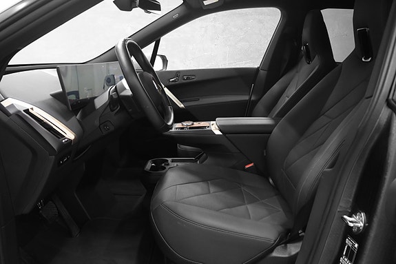 BMW iX 18 of 30